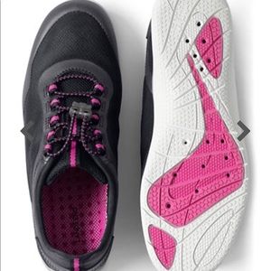 🌺 Lands’ End water shoes🐬🌴
